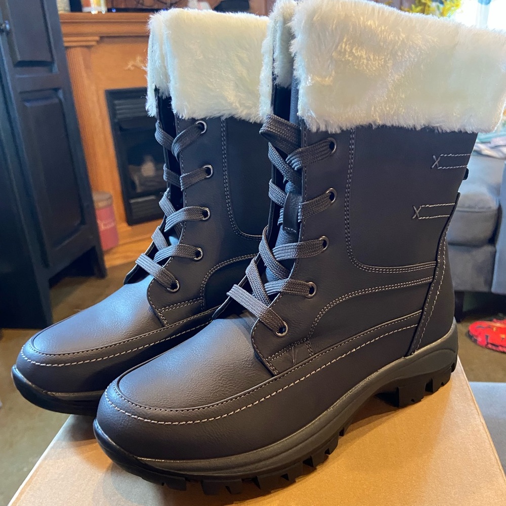 NIB Apres Heidi lined winter boots 🥾 size 9